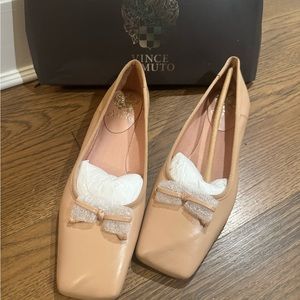 Vince Camuto Elanndo size 8 tan flats